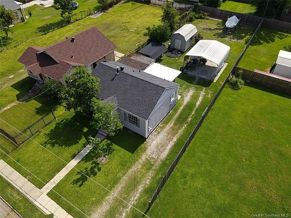 2nd image of 2621 Deaton St