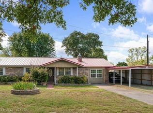 1709 N Maple St, Sallisaw, OK 74955