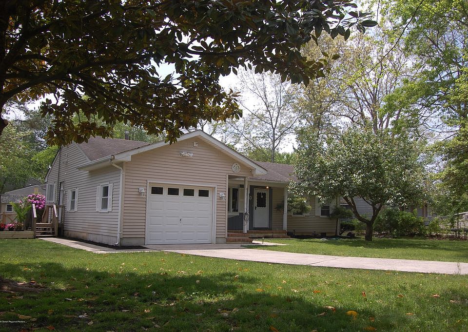 1st image of 60 Holly Dr