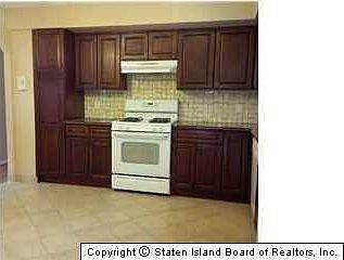 2nd image of 139 Tallman St