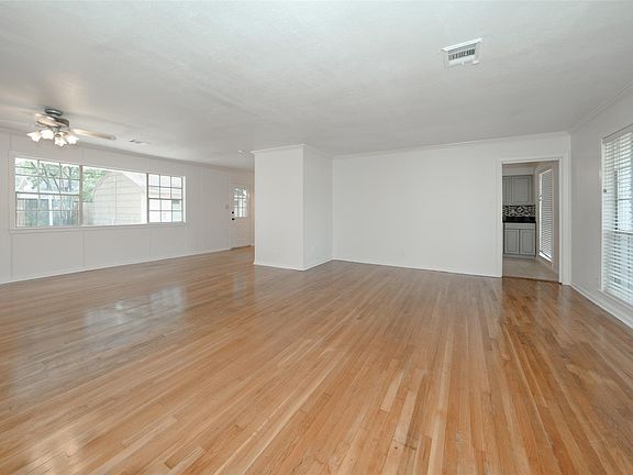 4th image of 9519 Val Verde St