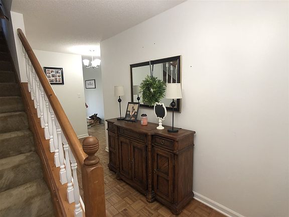 5th image of 284 Fairfield Dr