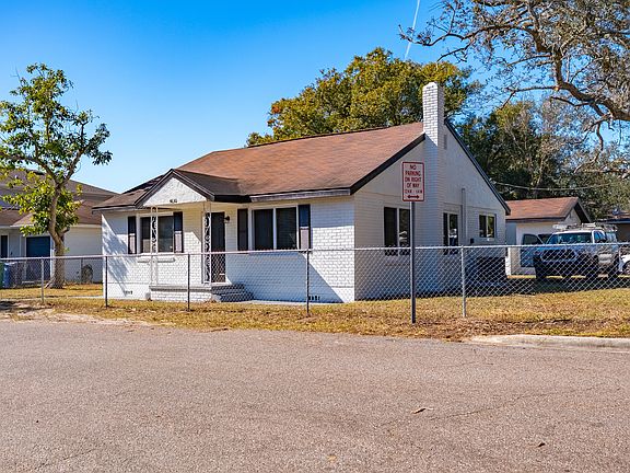 2nd image of 4630 Courtland St