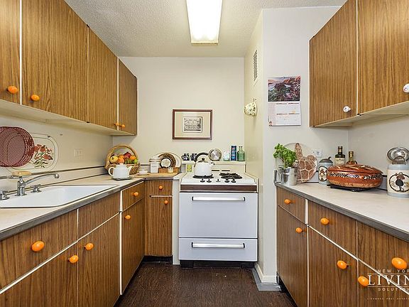 3rd image of 77 Fulton St APT 15M