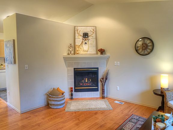 www,LamoureuxRealEstate.com