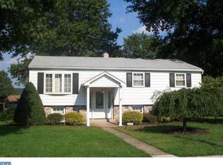 466 1/2 Penn St, Pennsburg, PA 18073