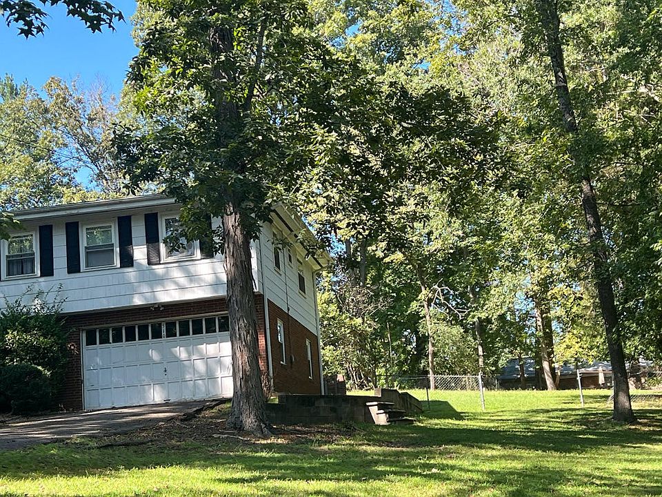 2nd image of 510 Hollyridge Dr