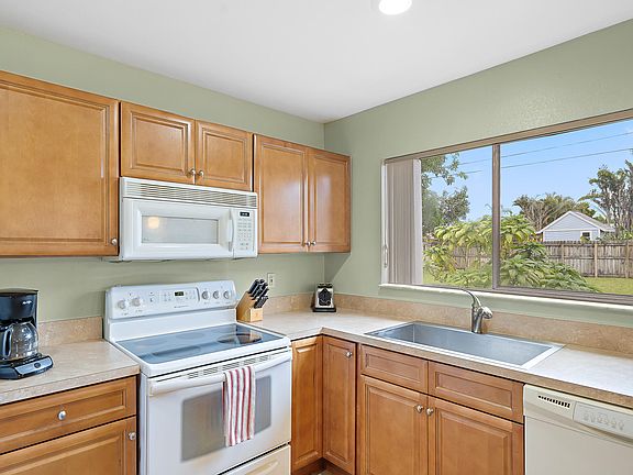 3rd image of 1559 SE Minorca Ave