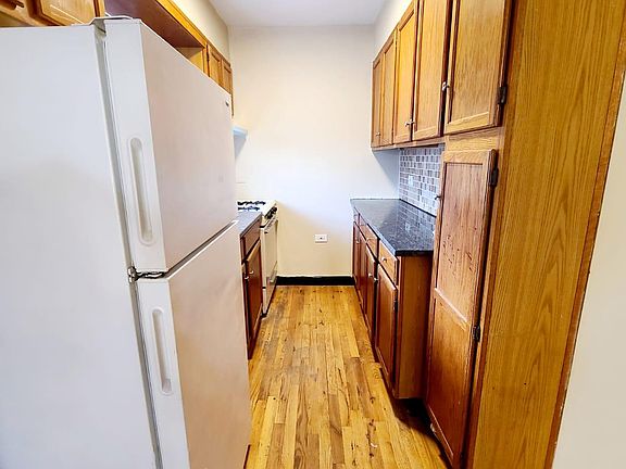 4th image of 1056 E 223rd St Floor 1