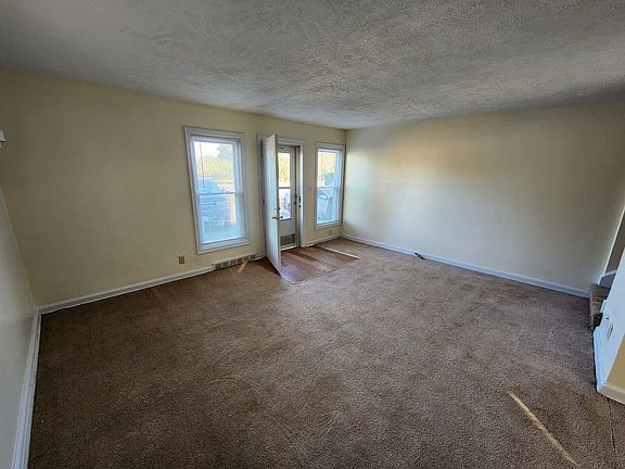 2nd image of 5223-5225 NW Radial Hwy