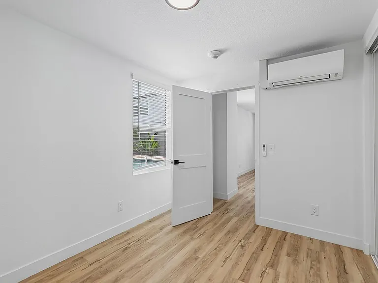 The Crest |NEWLY Renovated Studios, Lofts, 1, 2 & 3 Bedroom Homes Near the Beach — Photo 32