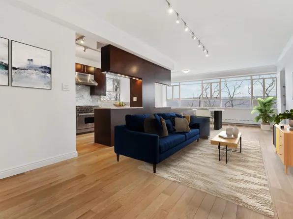 2727 Palisade Avenue image 7 of 25