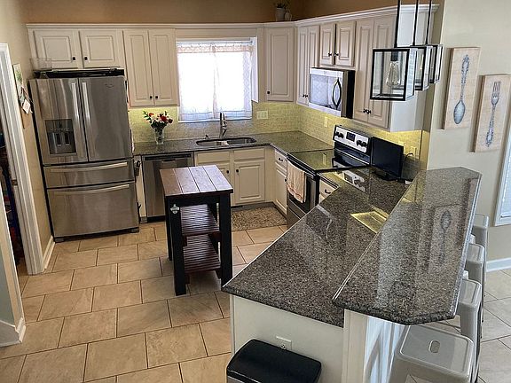 Updated Kitchen-Tile/Granite