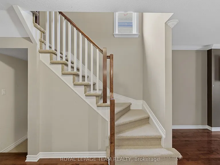216 Horseshoe Cres — Photo 17