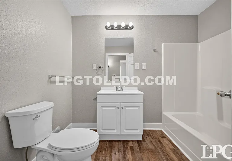 544 Woodsdale Ave — Photo 16
