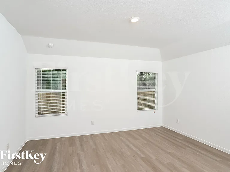 9246 Landa Fls — Photo 5