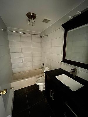 5th image of 2127 21st Ave APT 3F