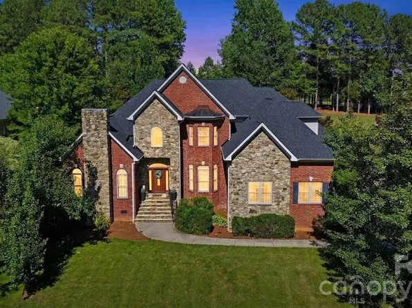 126 Whispering Cove Ct, Mooresville, NC 28117