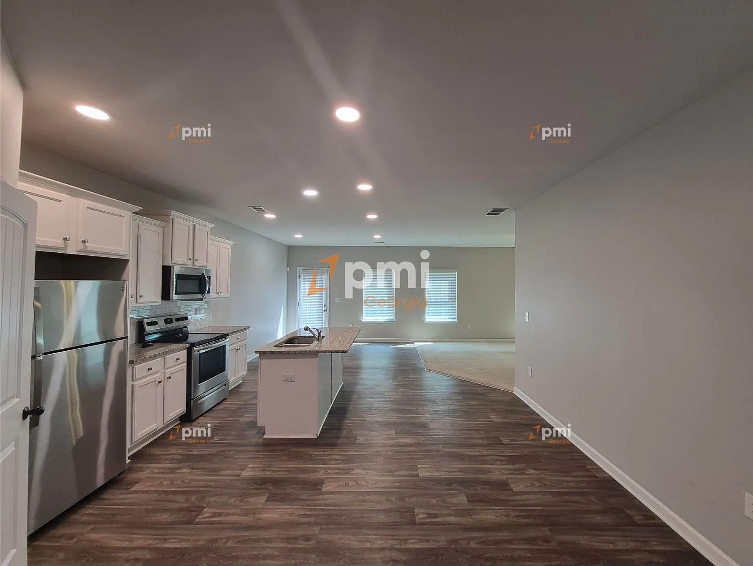4 bed, 3.0 bath, 2485 sqft, $2,145 — Photo 3