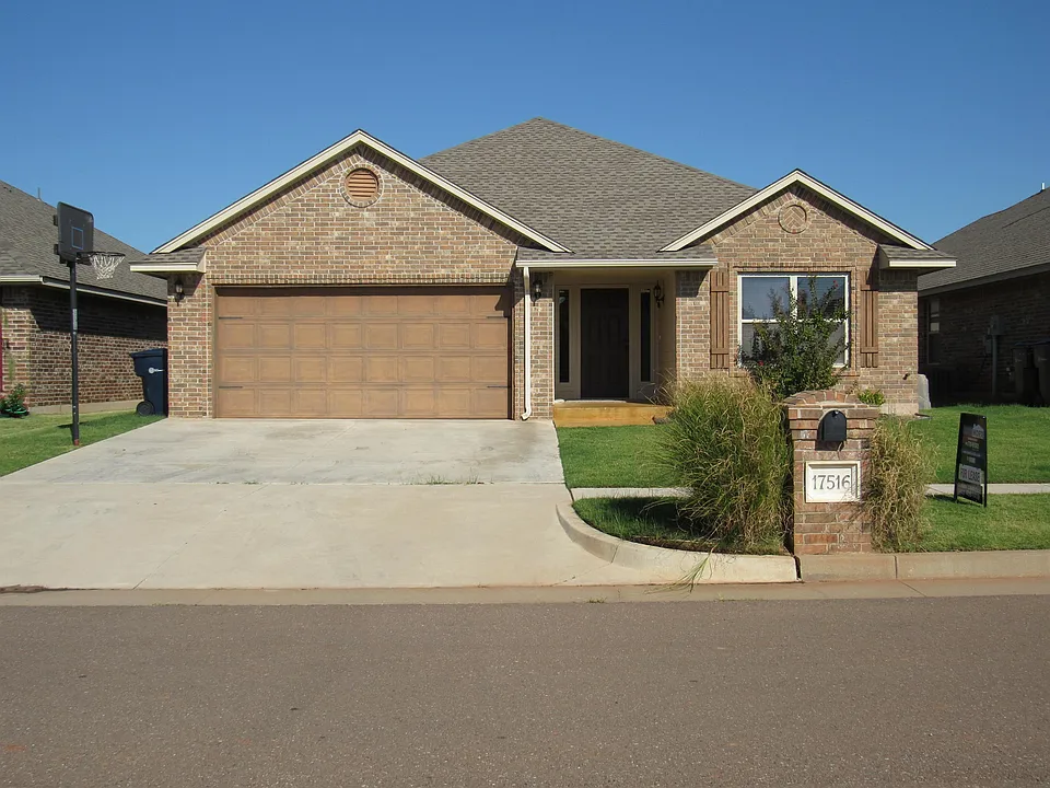 17516 Black Hawk Dr