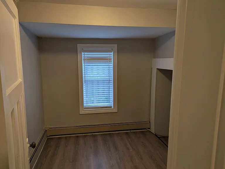 109 Moore Ave S — Photo 3