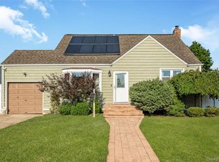 69 Louis Drive, Farmingdale, NY 11735