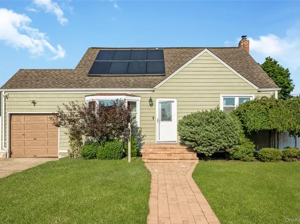 69 Louis Drive, Farmingdale, NY 11735
