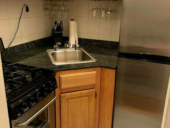 5th image of 326 E 84th St APT 3c