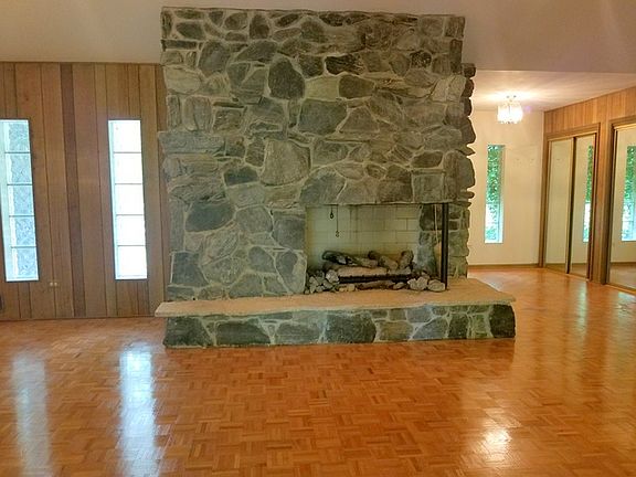 5th image of 287 E Longacres Ln
