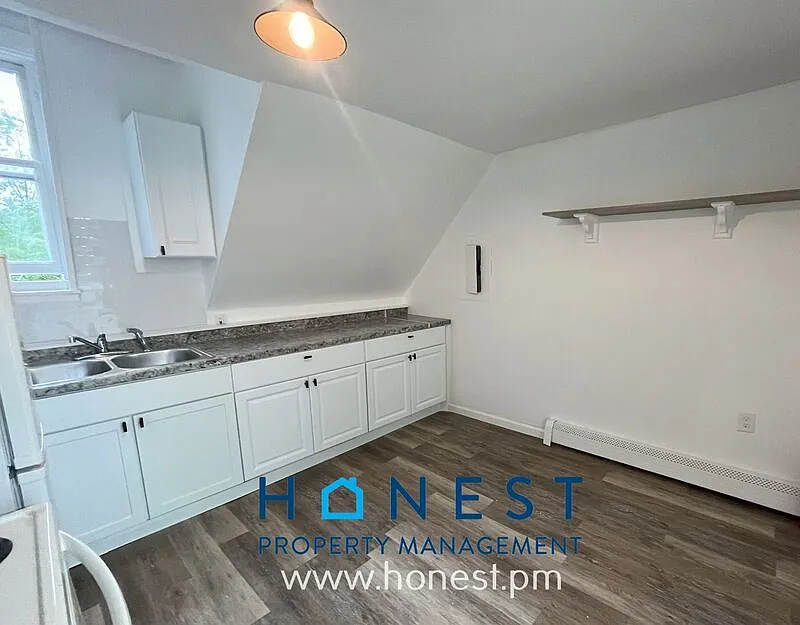 1 bed, 1.0 bath, 432 sqft, $1,015 — Photo 2