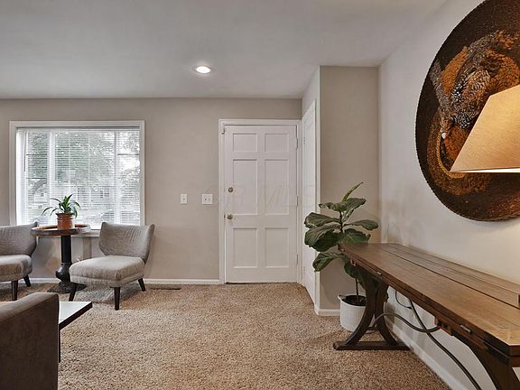 5th image of 640 E Jeffrey Pl