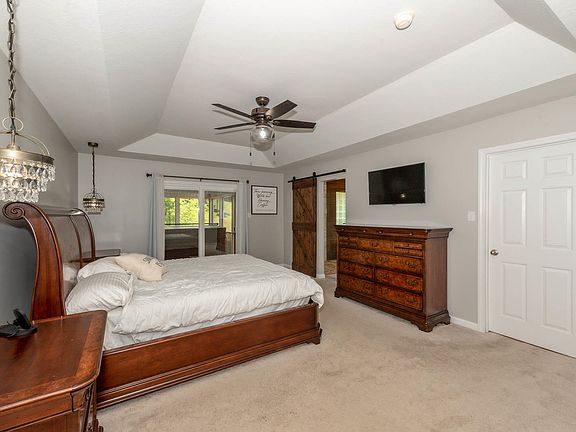 5th image of 2132 Chas Way Blvd