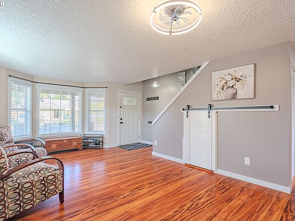 5th image of 705 NE 158th Ave