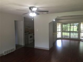 212 Mountain View Dr, Azle, TX 76020