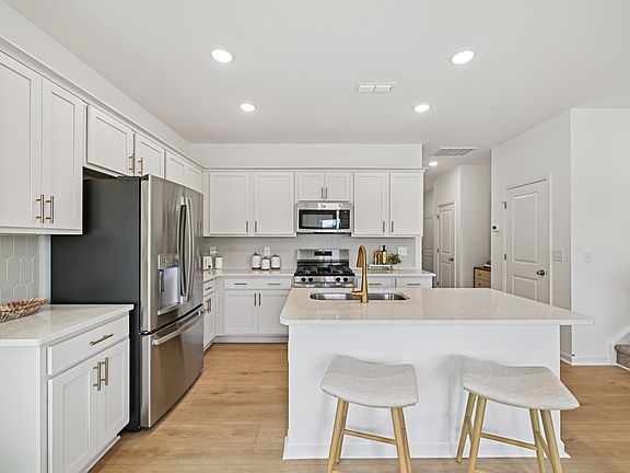 Towns at Crescent Mills - Camellia Interior Image 3