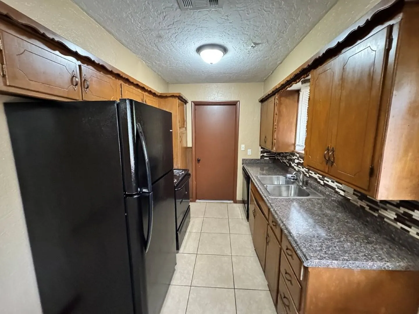 Modern upgrades, no carpet, one car garage! — Photo 4