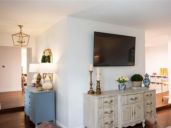 5th image of 3812 Haring Rd