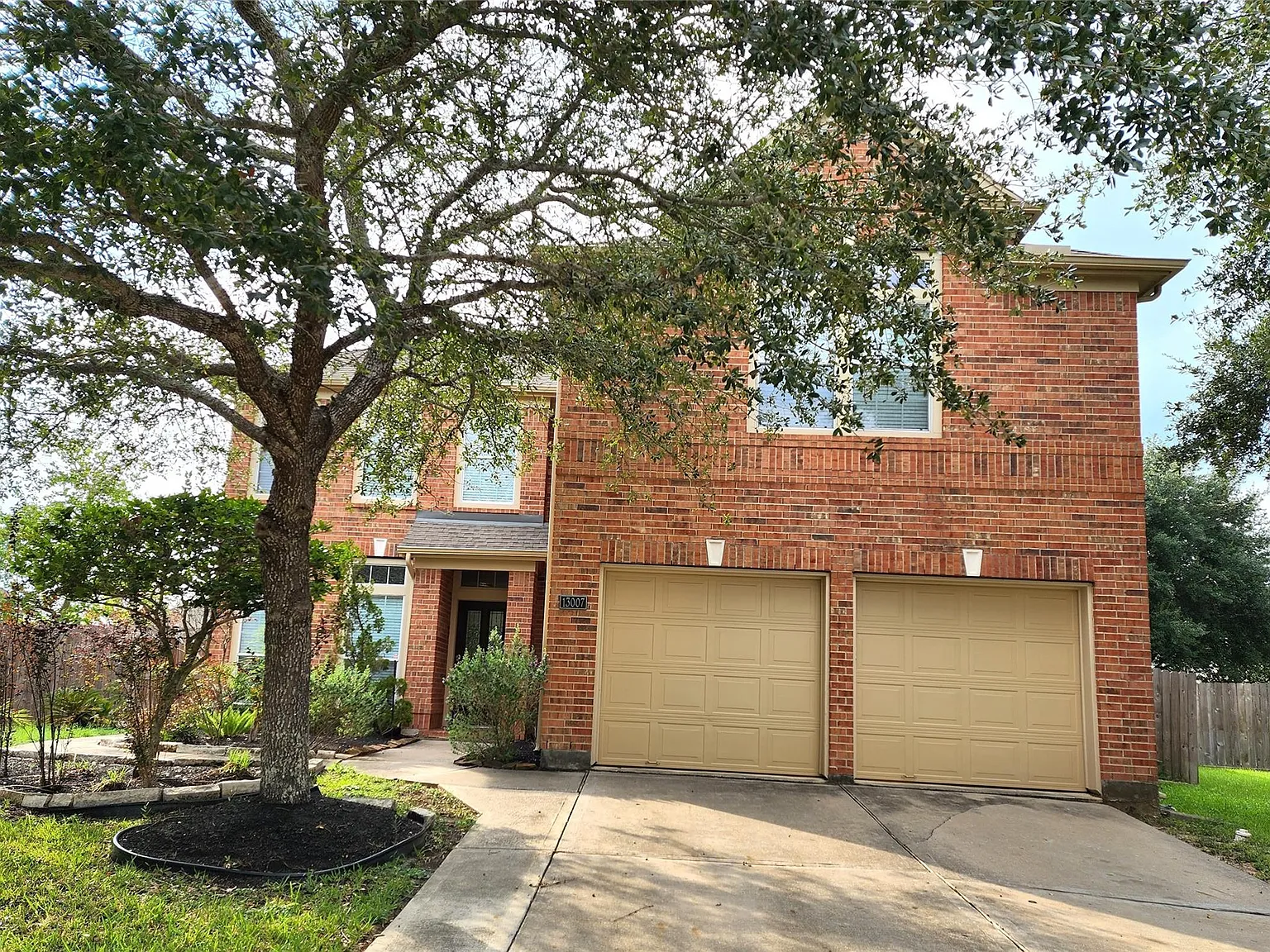 4 bed, 2.5 bath, 2713 sqft, $2,750 — Photo 2