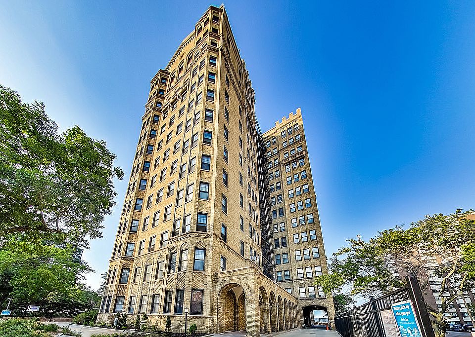 1st image of 7321 S South Shore Dr APT 9A