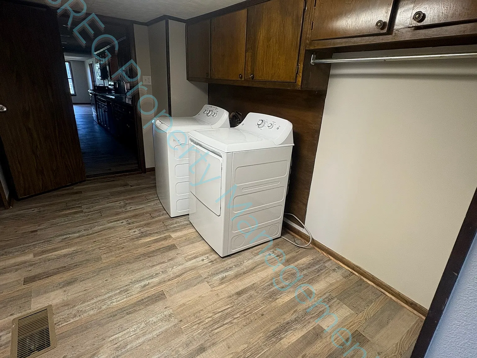 3 bed, 2329 sqft, $1,800 — Photo 2