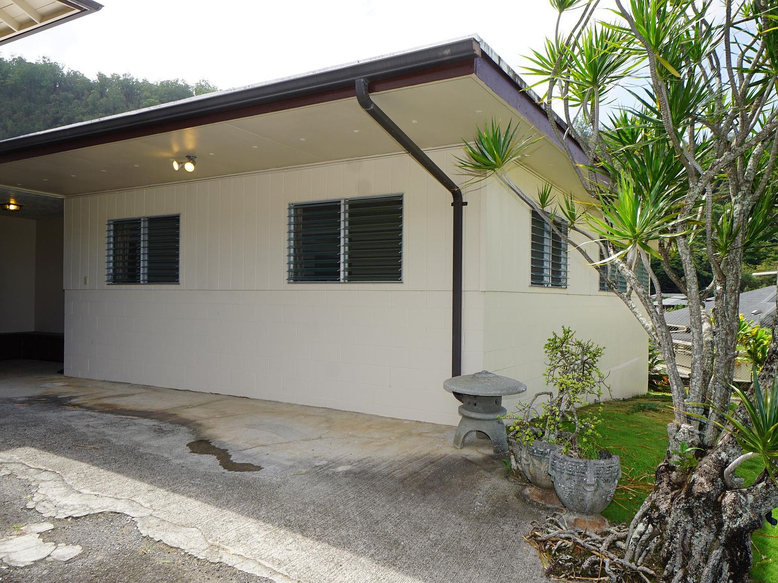 2553 E Booth Rd, Honolulu, HI 96813 Zillow