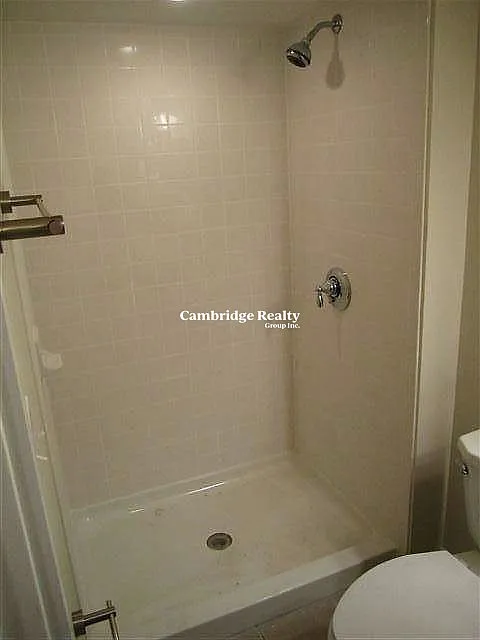 4 bed, 2.0 bath, $5,400 — Photo 3