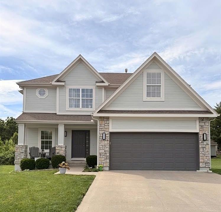 1st image of 541 NW Fox Hollow Ln