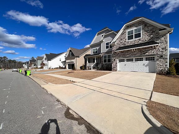 4th image of 141 Weddington Park Ln