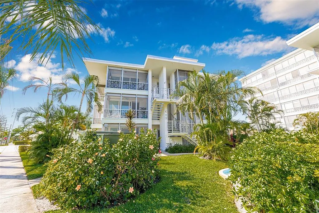 1 bed, 1.0 bath, 925 sqft, $2,950 — Photo 1