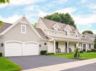 925 Lenox Rd, Glenview, IL 60025