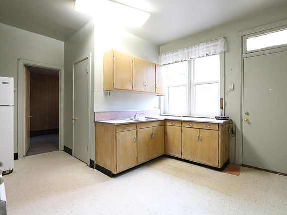 4th image of 1116 W Polk St #1RB