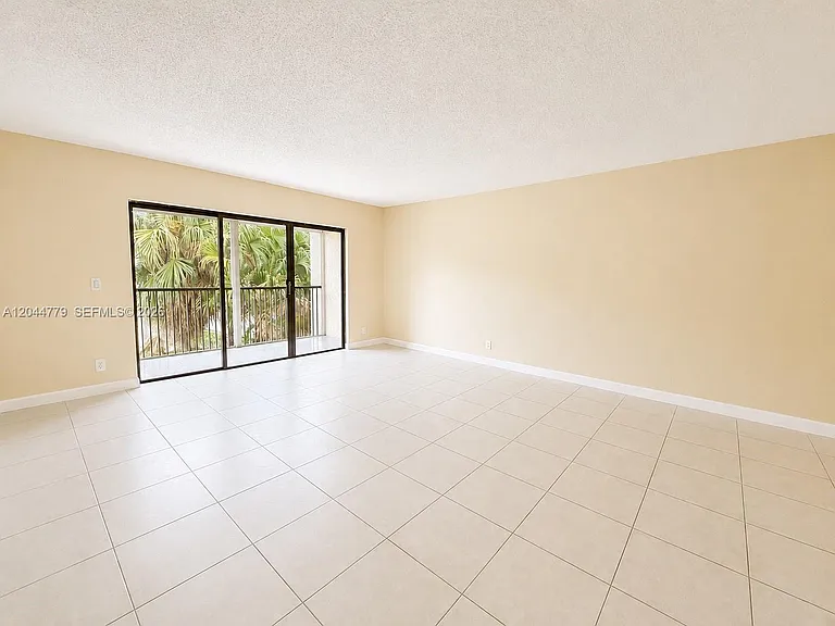 405 Lakeview Dr #202 — Photo 5