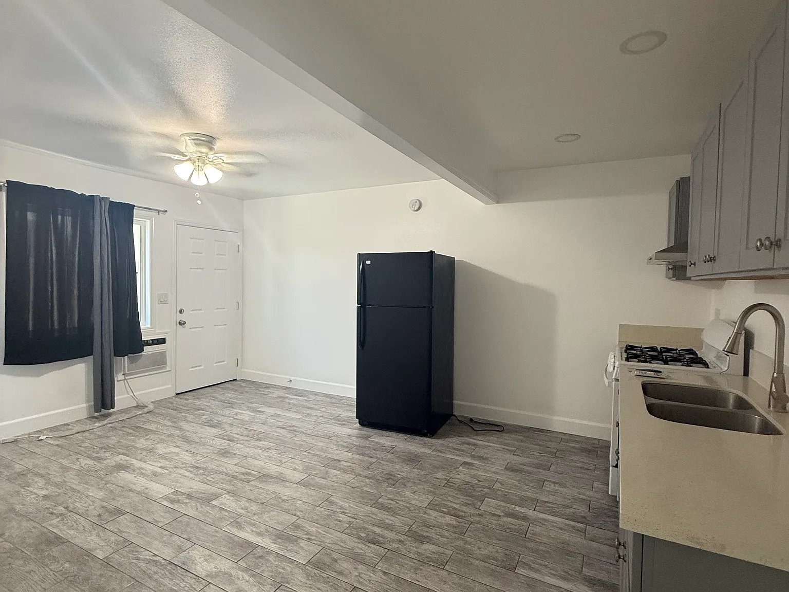 2 bed, 800 sqft, $2,100 — Photo 3