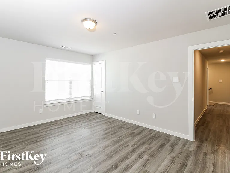610 Ava Trl — Photo 12